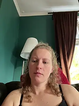 Snapshot of Girlnina-1995 chatting on October 23, 2025, 1:32 pm Girlnina-1995 online show from October 23, 2025, 1:32 pm