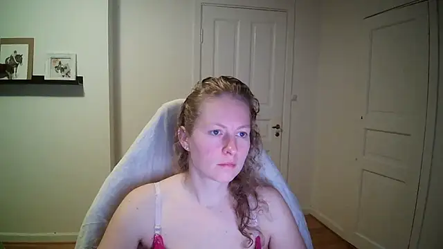 Snapshot of Girlnina-1995 chatting on October 20, 2025, 6:04 am Girlnina-1995 online show from October 20, 2025, 6:04 am