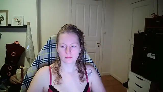 Girlnina-1995 online show from January 14, 2026, 5:44 am