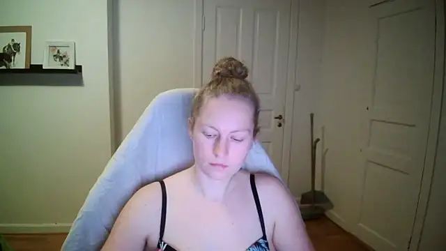 Snapshot of Girlnina-1995 chatting on October 16, 2025, 7:44 pm Girlnina-1995 online show from October 16, 2025, 7:44 pm