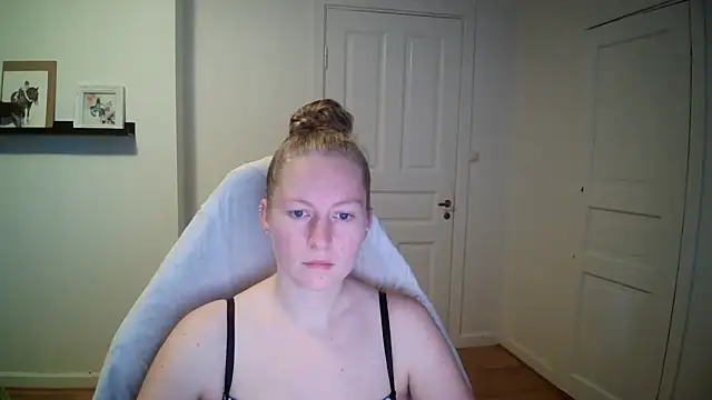 Snapshot of Girlnina-1995 chatting on October 16, 2025, 7:38 am Girlnina-1995 online show from October 16, 2025, 7:38 am