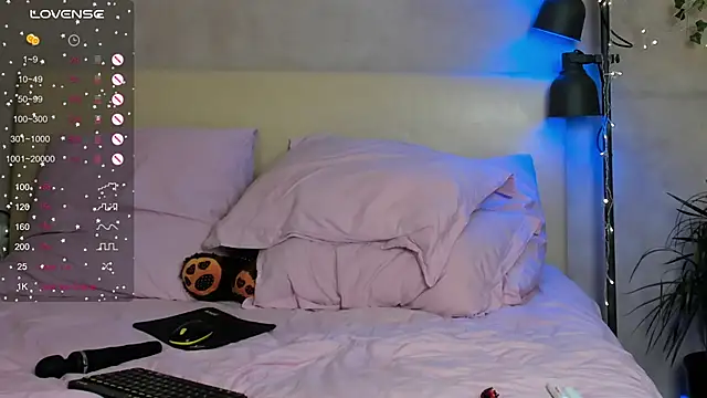 Snapshot of _ice_ba_by chatting on December 8, 2024, 2:35 am ice ba by online show from December 8, 2024, 2:35 am