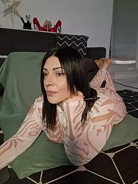 AryaSummersReal online show from June 3, 2026, 8:04 am