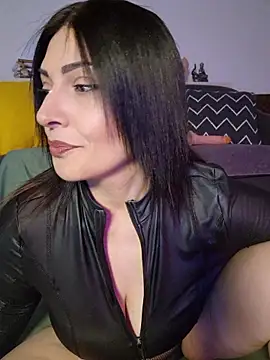 AryaSummersReal online show from May 3, 2026, 8:19 am