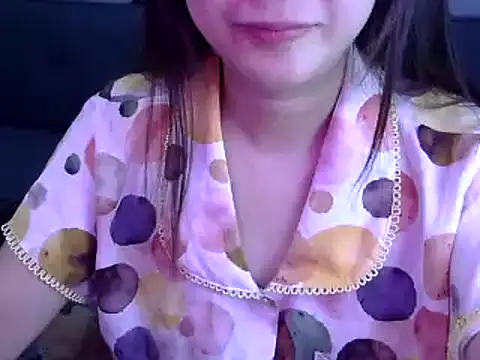 Snapshot of Bee_2k chatting on July 8, 2026, 4:24 am Bee 2k online show from July 8, 2026, 4:24 am