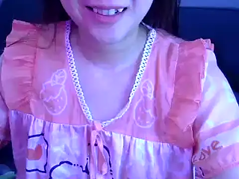 Snapshot of Bee_2k chatting on August 4, 2026, 4:28 am Bee 2k online show from August 4, 2026, 4:28 am