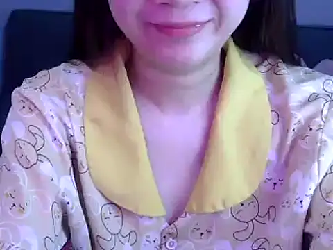 Snapshot of Bee_2k chatting on August 5, 2026, 4:28 am Bee 2k online show from August 5, 2026, 4:28 am