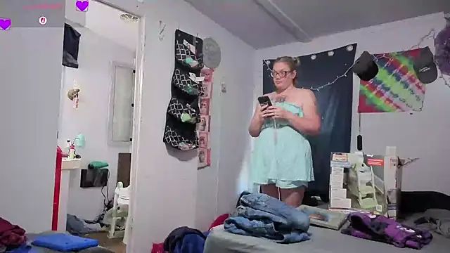 Snapshot of Slutty_Owl420 chatting on July 1, 2026, 7:47 pm Slutty Owl420 online show from July 1, 2026, 7:47 pm
