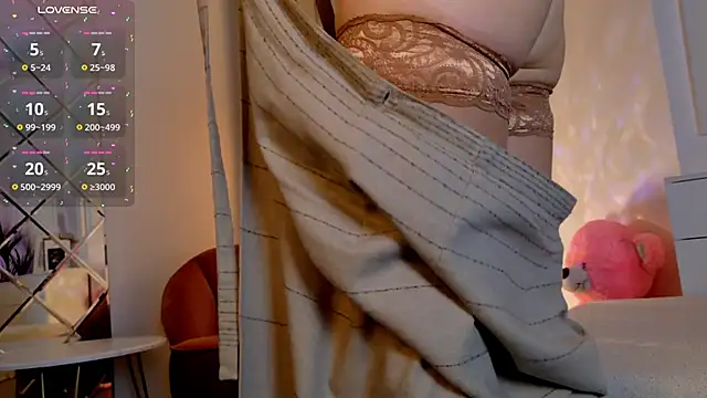 Snapshot of LorenDaze chatting on June 3, 2026, 2:33 pm LorenDaze online show from June 3, 2026, 2:33 pm