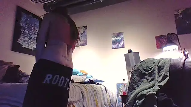 eatmeplease44 online show from February 8, 2026, 5:10 pm