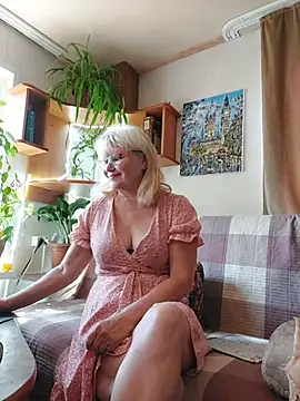 Snapshot of IrmaRose chatting on August 3, 2026, 7:05 am IrmaRose online show from August 3, 2026, 7:05 am