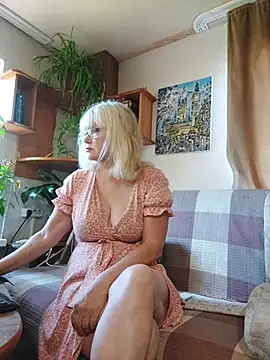 Snapshot of IrmaRose chatting on August 5, 2026, 3:11 am IrmaRose online show from August 5, 2026, 3:11 am