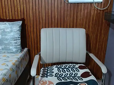 Petite Jeramae99xx online show from January 7, 2026, 11:32 pm