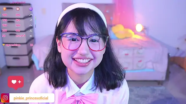 Snapshot of Pinkie_Princes chatting on May 2, 2026, 11:54 pm Pinkie Princes online show from May 2, 2026, 11:54 pm