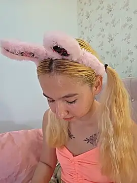 Pinkie Princes online show from December 16, 2025, 7:51 pm