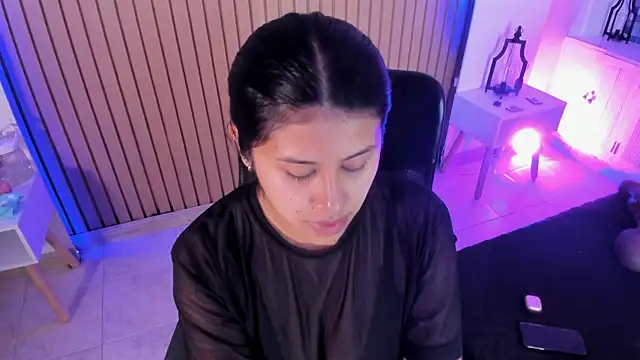 Karlagonzales  online show from June 24, 2026, 12:04 pm