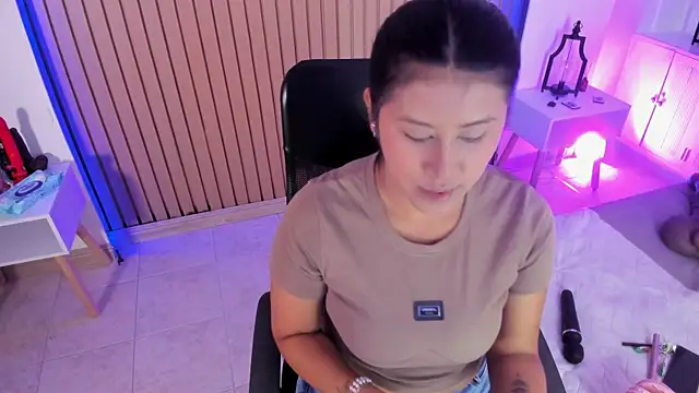 Karlagonzales  online show from June 20, 2026, 7:19 pm