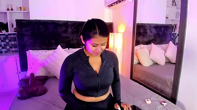 Snapshot of Karlagonzales_ chatting on June 4, 2026, 6:45 pm Karlagonzales online show from June 4, 2026, 6:45 pm
