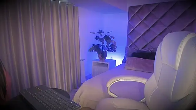 Snapshot of malaia_hills chatting on November 21, 2025, 6:40 pm malaia hills online show from November 21, 2025, 6:40 pm