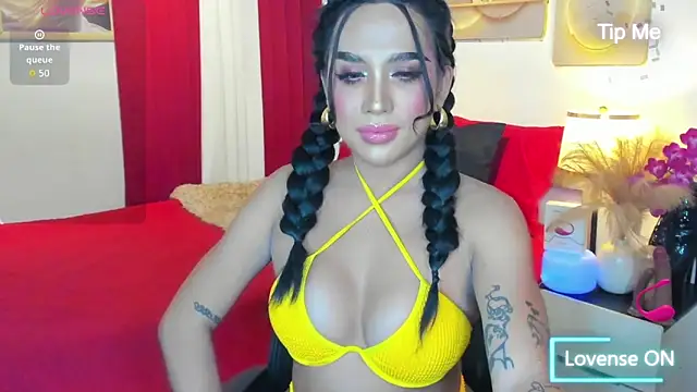 Snapshot of ClassyEllice chatting on June 15, 2026, 5:01 pm ClassyEllice online show from June 15, 2026, 5:01 pm
