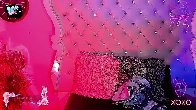 LeyXandrabraz online show from May 5, 2026, 8:56 pm