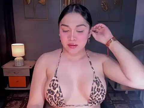 Snapshot of MaxeneCullens chatting on October 14, 2025, 2:56 am MaxeneCullens online show from October 14, 2025, 2:56 am