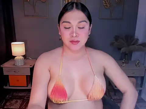 Snapshot of MaxeneCullens chatting on October 11, 2025, 8:04 am MaxeneCullens online show from October 11, 2025, 8:04 am