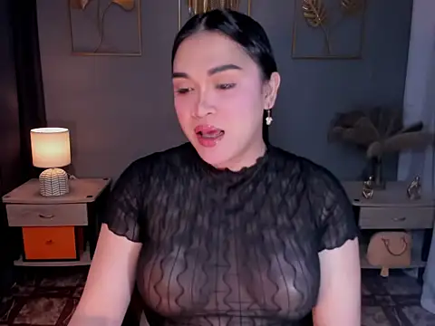 Snapshot of MaxeneCullens chatting on November 7, 2025, 3:33 am MaxeneCullens online show from November 7, 2025, 3:33 am