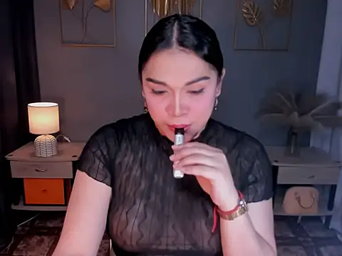 Snapshot of MaxeneCullens chatting on November 17, 2025, 3:10 am MaxeneCullens online show from November 17, 2025, 3:10 am