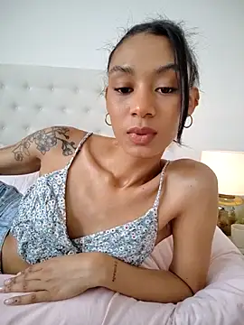 Snapshot of Leaberry chatting on November 23, 2025, 4:50 pm Leaberry online show from November 23, 2025, 4:50 pm