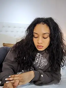 Snapshot of Leaberry chatting on October 17, 2025, 11:28 pm Leaberry online show from October 17, 2025, 11:28 pm