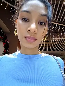 Snapshot of Leaberry chatting on November 7, 2025, 11:19 pm Leaberry online show from November 7, 2025, 11:19 pm