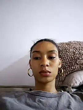 Snapshot of Leaberry chatting on November 10, 2025, 11:10 pm Leaberry online show from November 10, 2025, 11:10 pm