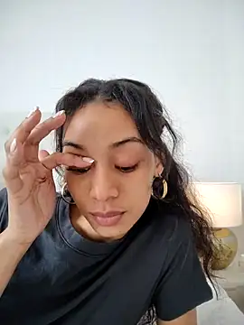 Snapshot of Leaberry chatting on October 24, 2025, 5:34 pm Leaberry online show from October 24, 2025, 5:34 pm