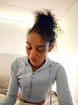 Snapshot of Leaberry chatting on November 29, 2025, 11:27 pm Leaberry online show from November 29, 2025, 11:27 pm