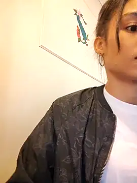 Snapshot of Leaberry chatting on November 6, 2025, 9:41 pm Leaberry online show from November 6, 2025, 9:41 pm