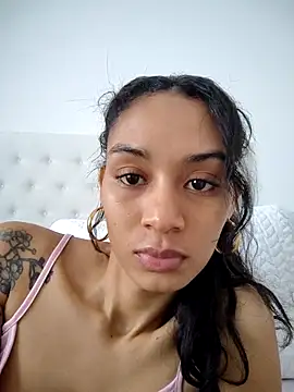 Snapshot of Leaberry chatting on October 25, 2025, 5:46 pm Leaberry online show from October 25, 2025, 5:46 pm