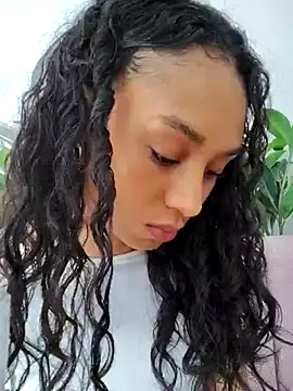 Snapshot of Leaberry chatting on October 15, 2025, 8:06 pm Leaberry online show from October 15, 2025, 8:06 pm