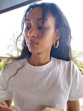 Snapshot of Leaberry chatting on October 28, 2025, 3:22 pm Leaberry online show from October 28, 2025, 3:22 pm