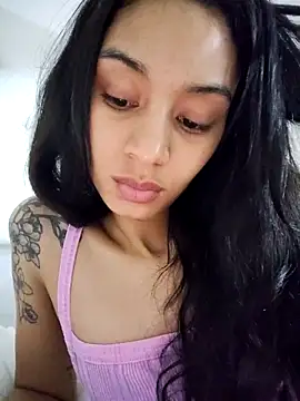 Snapshot of Leaberry chatting on November 2, 2025, 1:43 am Leaberry online show from November 2, 2025, 1:43 am