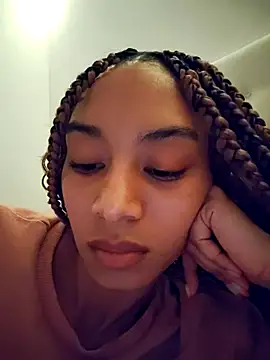 Snapshot of Leaberry chatting on November 14, 2025, 5:44 am Leaberry online show from November 14, 2025, 5:44 am