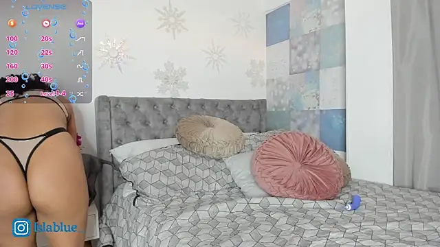 Snapshot of Kianna__ chatting on March 9, 2026, 1:42 am Kianna online show from March 9, 2026, 1:42 am