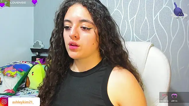 Snapshot of AshleyKim_ chatting on November 22, 2025, 12:32 am AshleyKim online show from November 22, 2025, 12:32 am