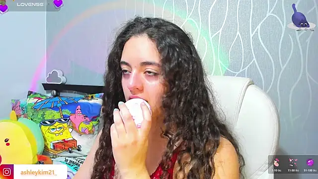 Snapshot of AshleyKim_ chatting on November 25, 2025, 12:11 am AshleyKim online show from November 25, 2025, 12:11 am