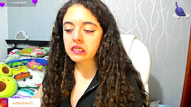 Snapshot of AshleyKim_ chatting on November 15, 2025, 12:25 am AshleyKim online show from November 15, 2025, 12:25 am