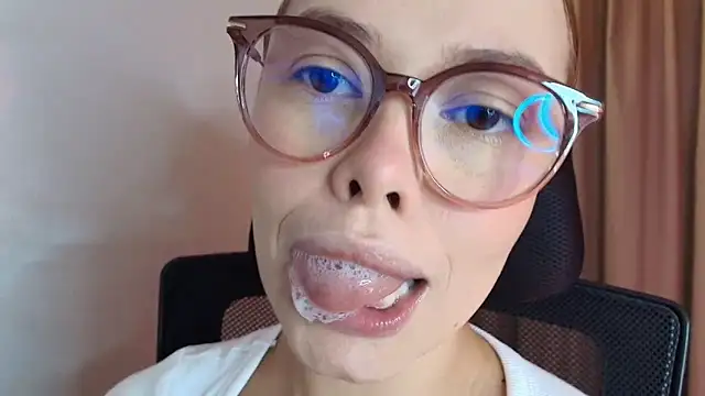 Snapshot of lisbet21x chatting on March 12, 2026, 10:14 pm lisbet21x online show from March 12, 2026, 10:14 pm