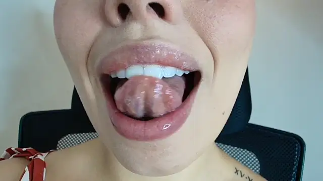 lisbet21x online show from November 15, 2025, 2:54 pm