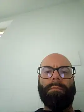 Snapshot of Dolceporco19 chatting on April 1, 2026, 4:15 pm Dolceporco19 online show from April 1, 2026, 4:15 pm