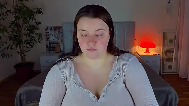 Snapshot of PolinaSalvatore chatting on June 14, 2026, 7:48 pm PolinaSalvatore online show from June 14, 2026, 7:48 pm