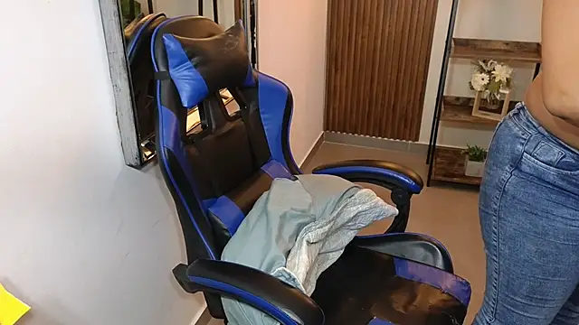 Snapshot of Kenya--Buhle chatting on March 20, 2026, 11:00 am Kenya--Buhle online show from March 20, 2026, 11:00 am